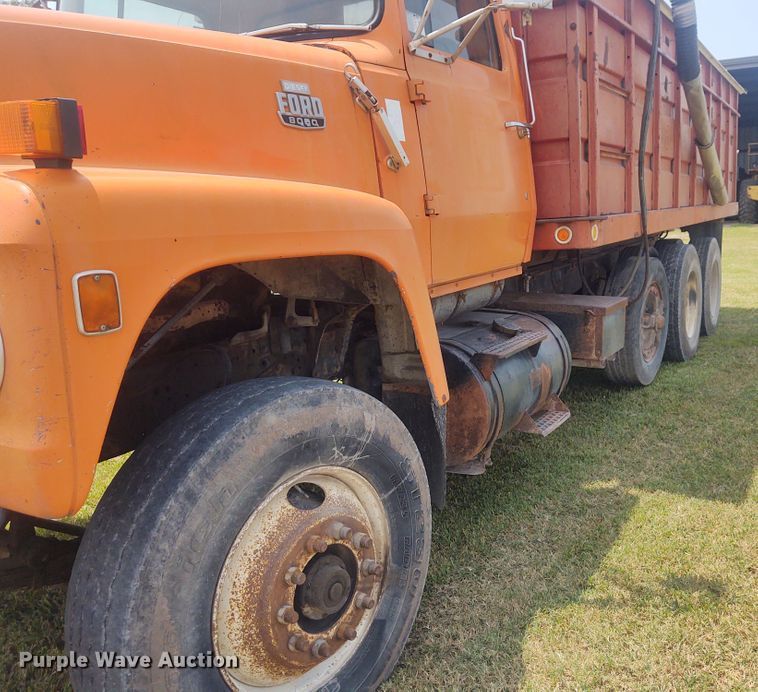 image for item BY9366 1984 Ford LT8000  grain truck