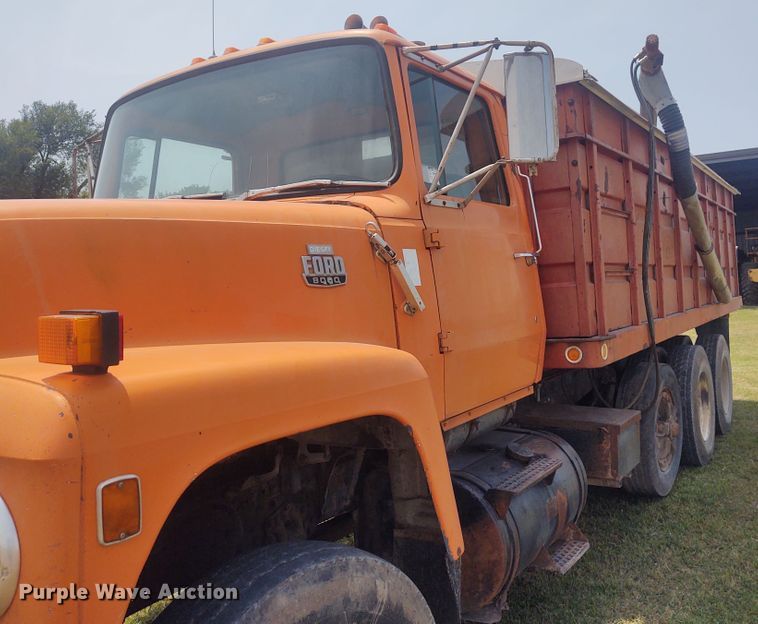 image for item BY9366 1984 Ford LT8000  grain truck
