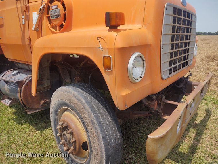 image for item BY9366 1984 Ford LT8000  grain truck
