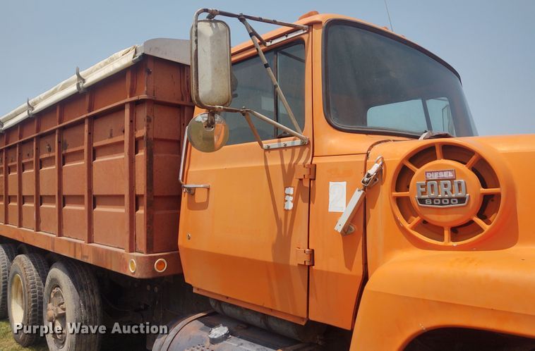 image for item BY9366 1984 Ford LT8000  grain truck