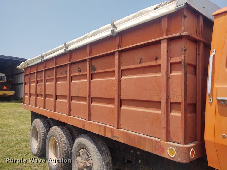 image for item BY9366 1984 Ford LT8000  grain truck