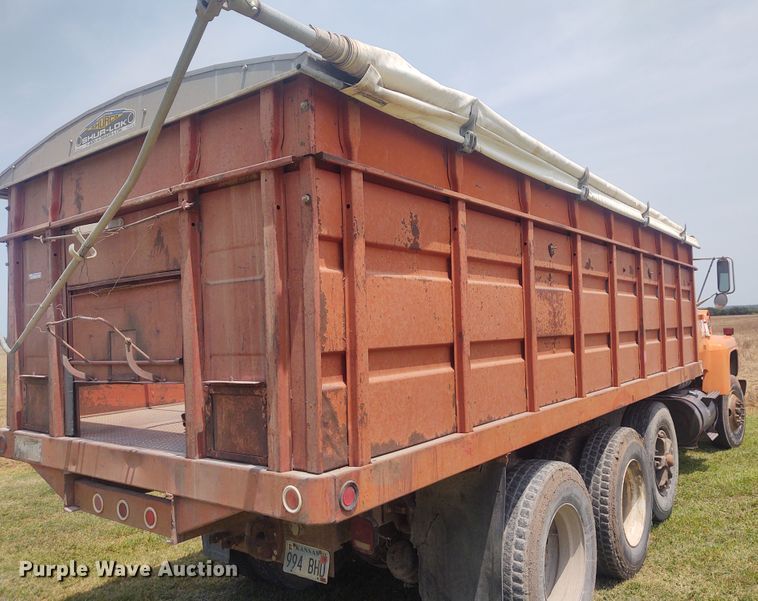 image for item BY9366 1984 Ford LT8000  grain truck