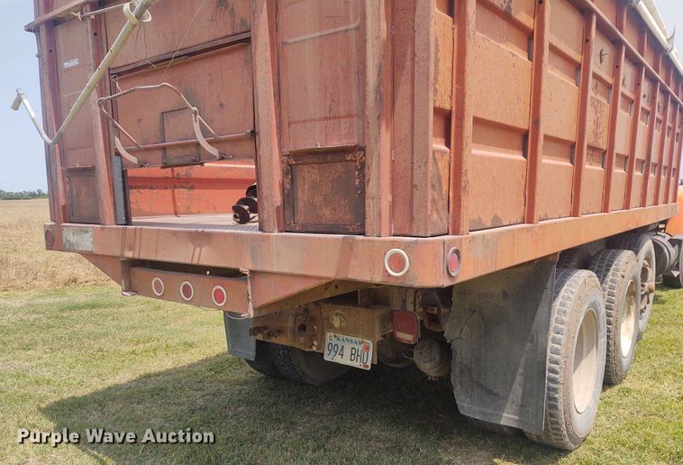 image for item BY9366 1984 Ford LT8000  grain truck