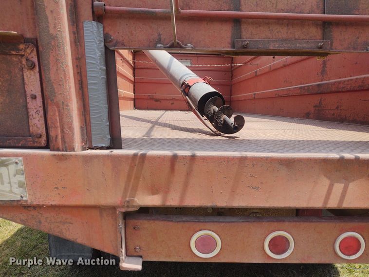 image for item BY9366 1984 Ford LT8000  grain truck