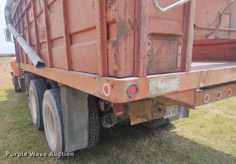 image for item BY9366 1984 Ford LT8000  grain truck