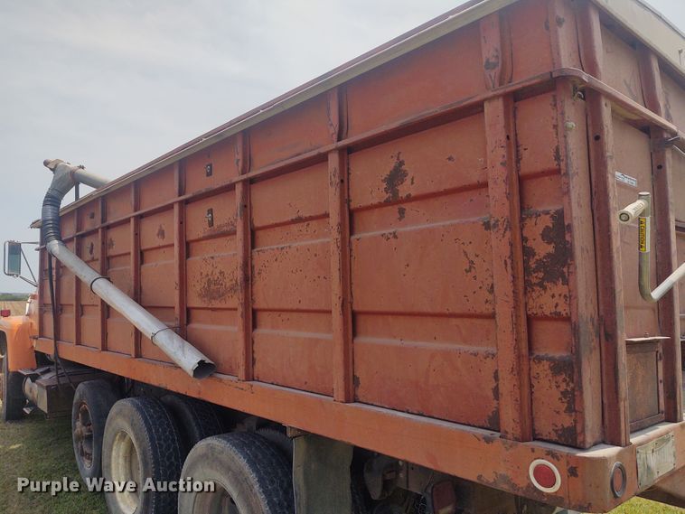 image for item BY9366 1984 Ford LT8000  grain truck