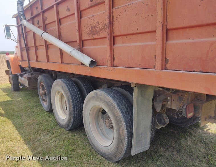 image for item BY9366 1984 Ford LT8000  grain truck