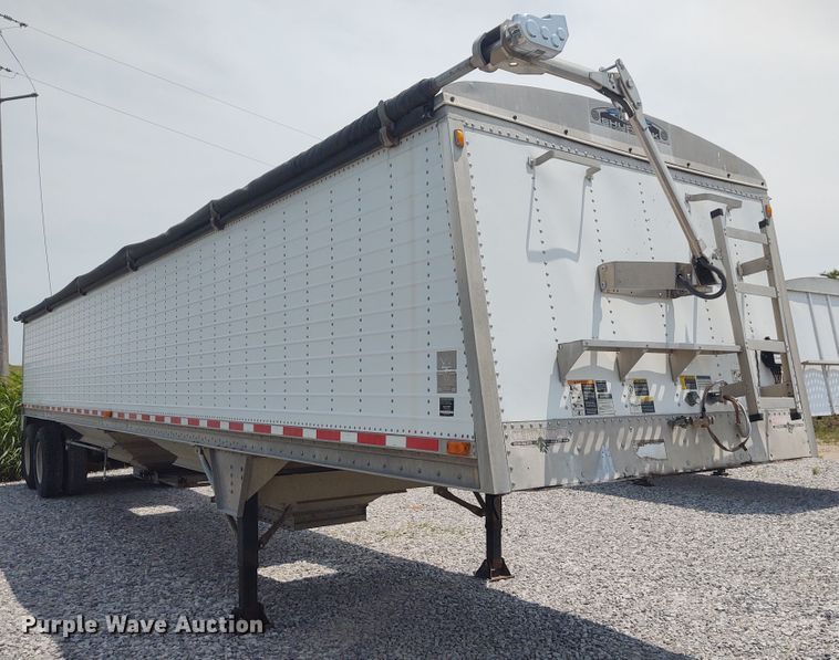 image for item BY9368 2002 Wilson  grain trailer