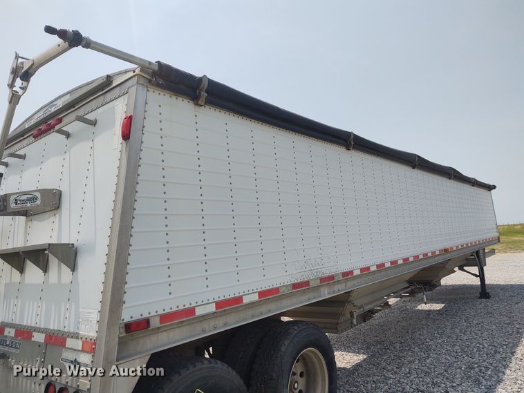 image for item BY9368 2002 Wilson  grain trailer
