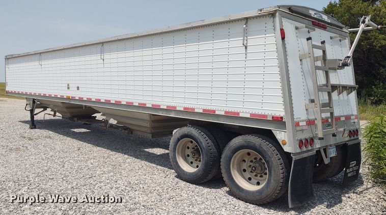 image for item BY9368 2002 Wilson  grain trailer