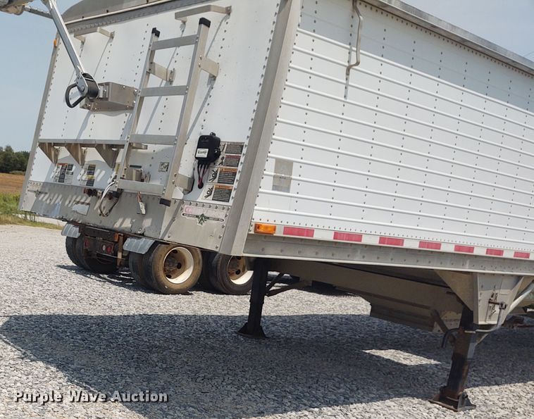 image for item BY9368 2002 Wilson  grain trailer