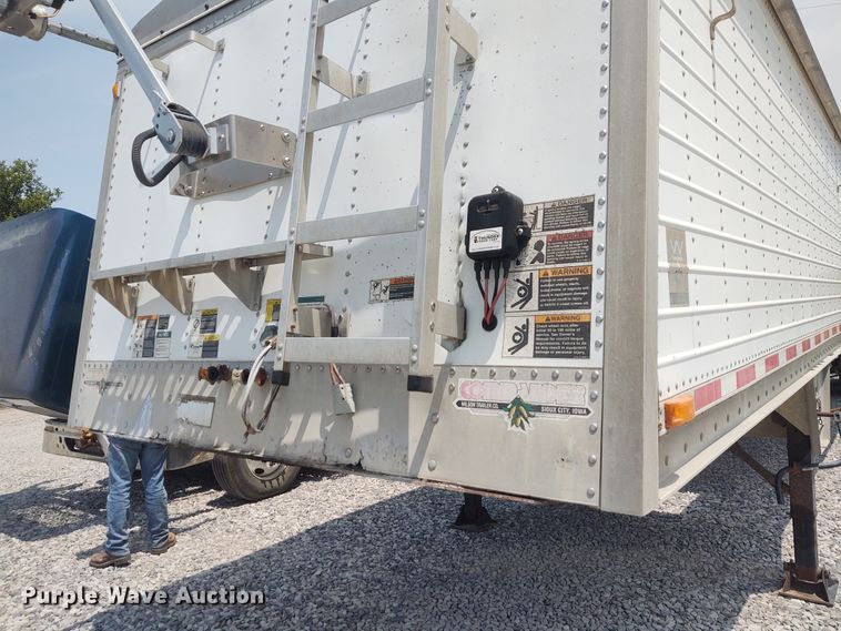 image for item BY9368 2002 Wilson  grain trailer