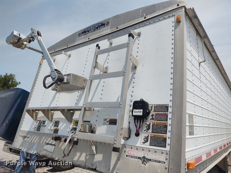image for item BY9368 2002 Wilson  grain trailer