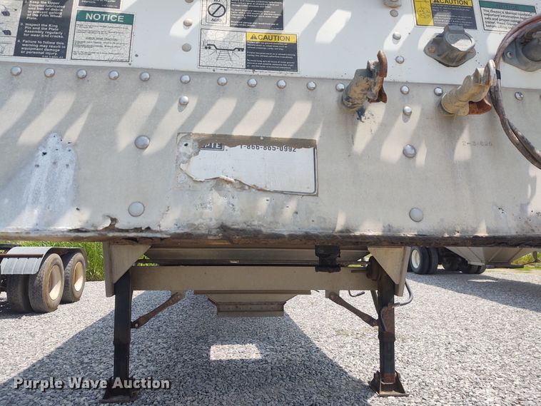 image for item BY9368 2002 Wilson  grain trailer