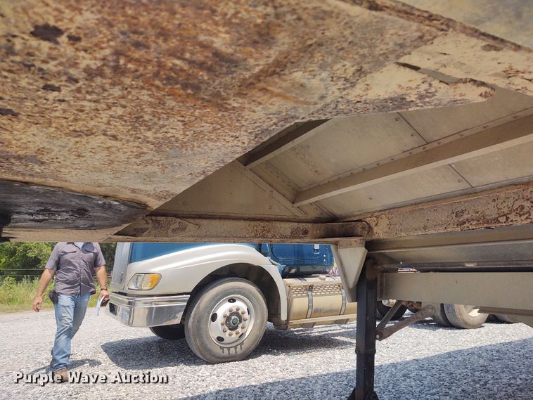 image for item BY9368 2002 Wilson  grain trailer