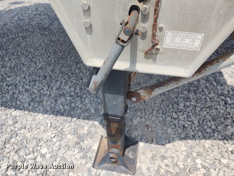 image for item BY9368 2002 Wilson  grain trailer