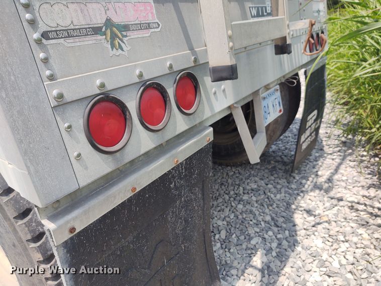 image for item BY9368 2002 Wilson  grain trailer