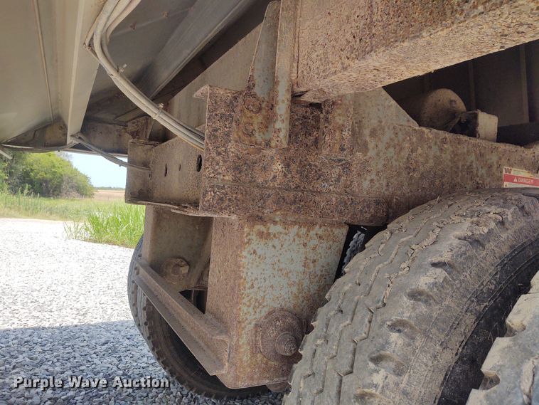 image for item BY9368 2002 Wilson  grain trailer