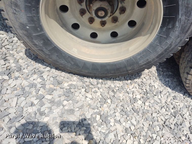 image for item BY9368 2002 Wilson  grain trailer