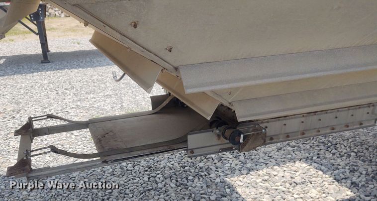 image for item BY9368 2002 Wilson  grain trailer