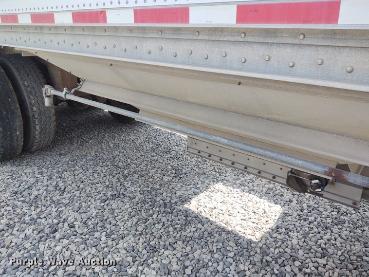 image for item BY9368 2002 Wilson  grain trailer