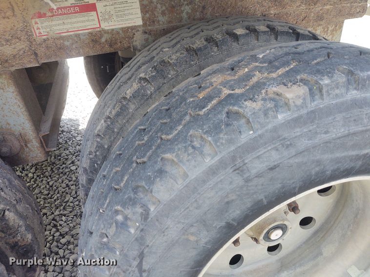 image for item BY9368 2002 Wilson  grain trailer