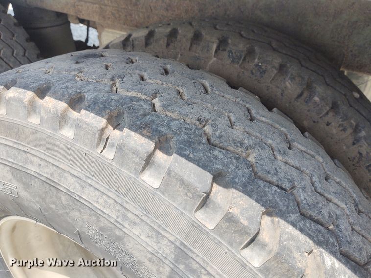 image for item BY9368 2002 Wilson  grain trailer