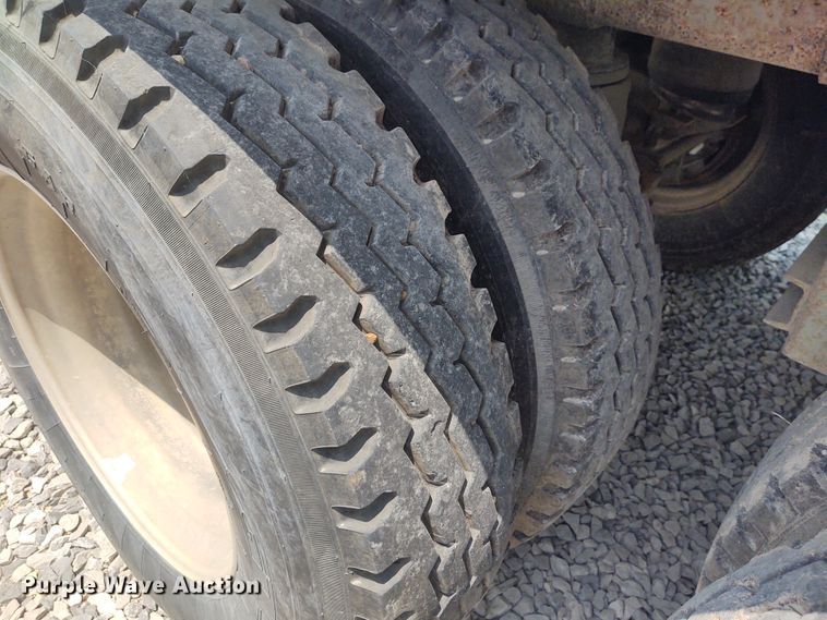 image for item BY9368 2002 Wilson  grain trailer