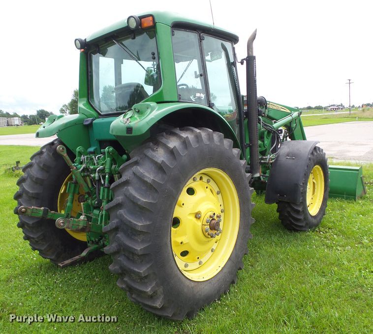 image for item DA7149 2004 John Deere 7220  MFWD tractor