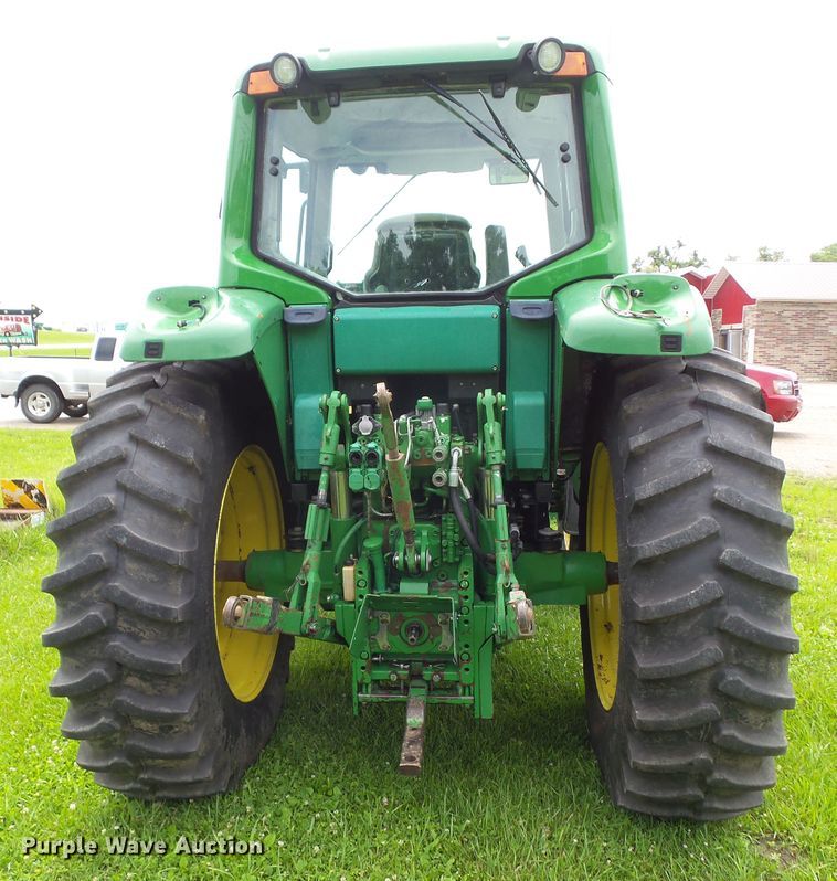image for item DA7149 2004 John Deere 7220  MFWD tractor
