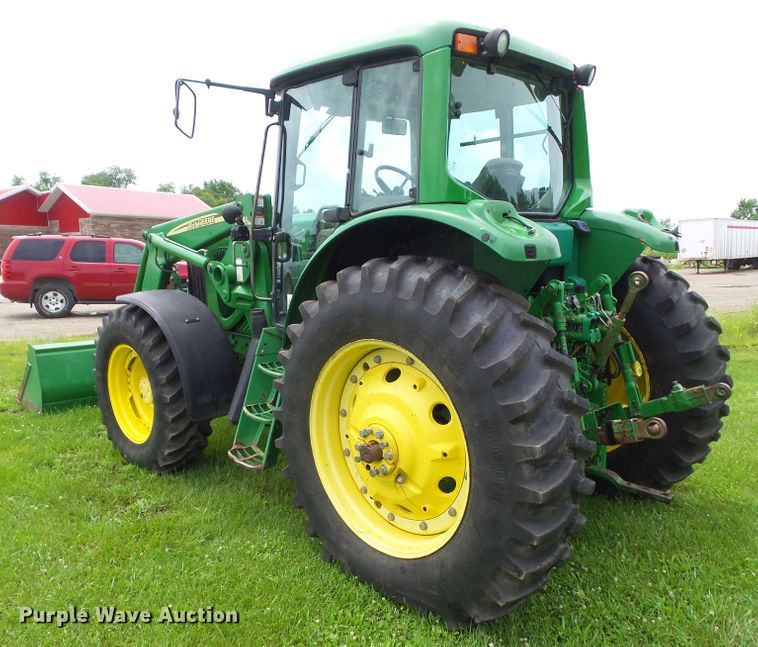 image for item DA7149 2004 John Deere 7220  MFWD tractor