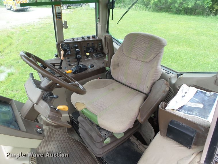 image for item DA7149 2004 John Deere 7220  MFWD tractor