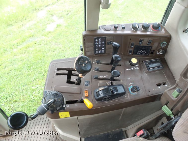 image for item DA7149 2004 John Deere 7220  MFWD tractor