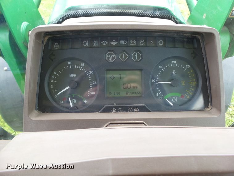 image for item DA7149 2004 John Deere 7220  MFWD tractor