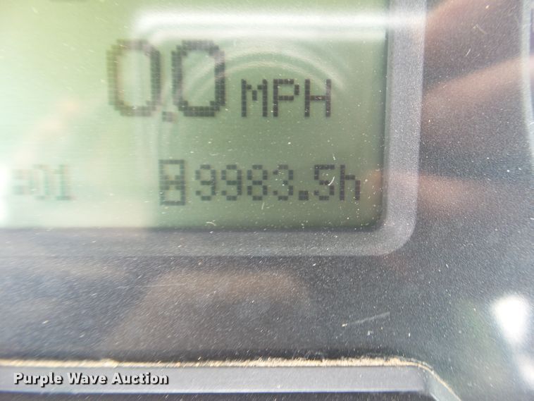 image for item DA7149 2004 John Deere 7220  MFWD tractor