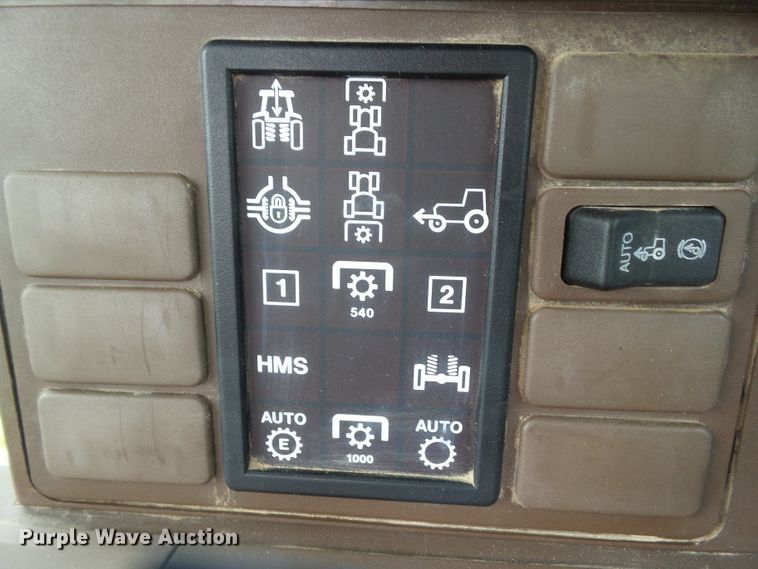 image for item DA7149 2004 John Deere 7220  MFWD tractor