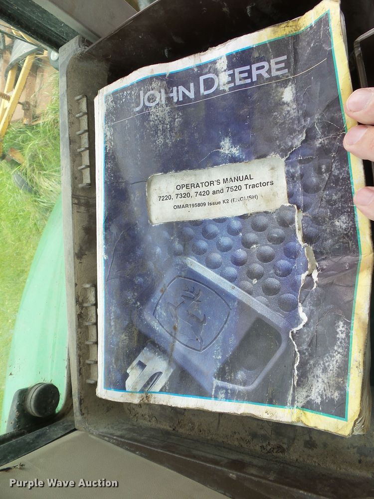 image for item DA7149 2004 John Deere 7220  MFWD tractor