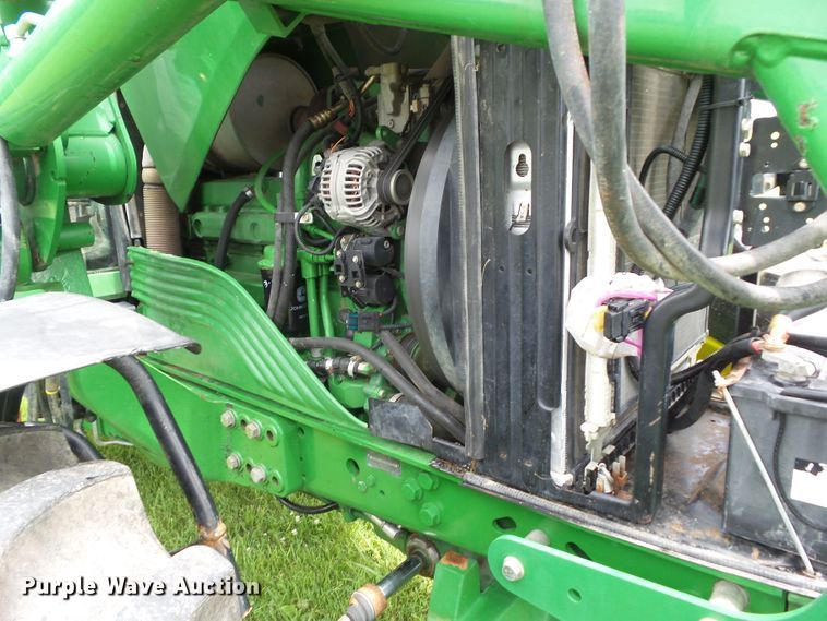 image for item DA7149 2004 John Deere 7220  MFWD tractor