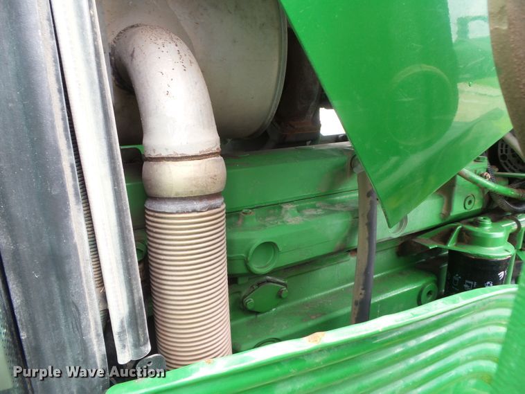 image for item DA7149 2004 John Deere 7220  MFWD tractor
