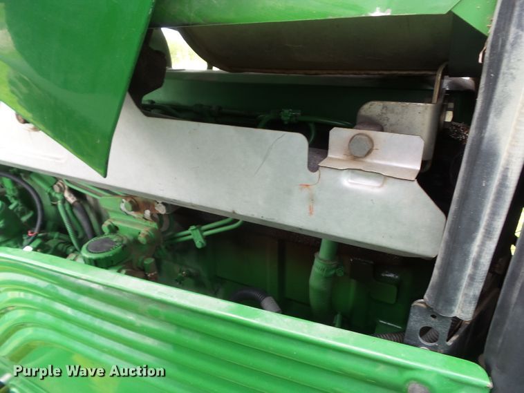 image for item DA7149 2004 John Deere 7220  MFWD tractor