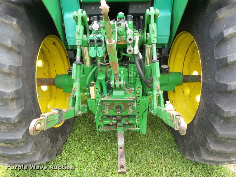 image for item DA7149 2004 John Deere 7220  MFWD tractor