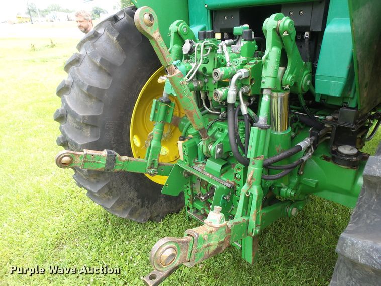 image for item DA7149 2004 John Deere 7220  MFWD tractor