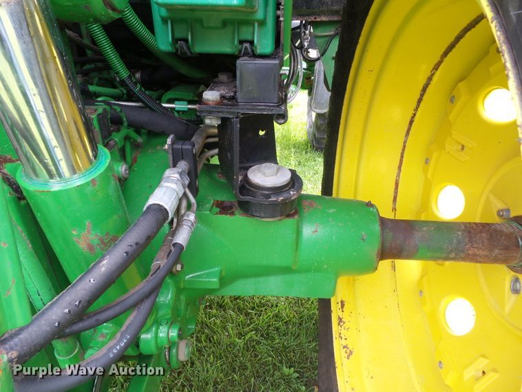 image for item DA7149 2004 John Deere 7220  MFWD tractor