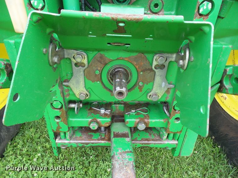 image for item DA7149 2004 John Deere 7220  MFWD tractor