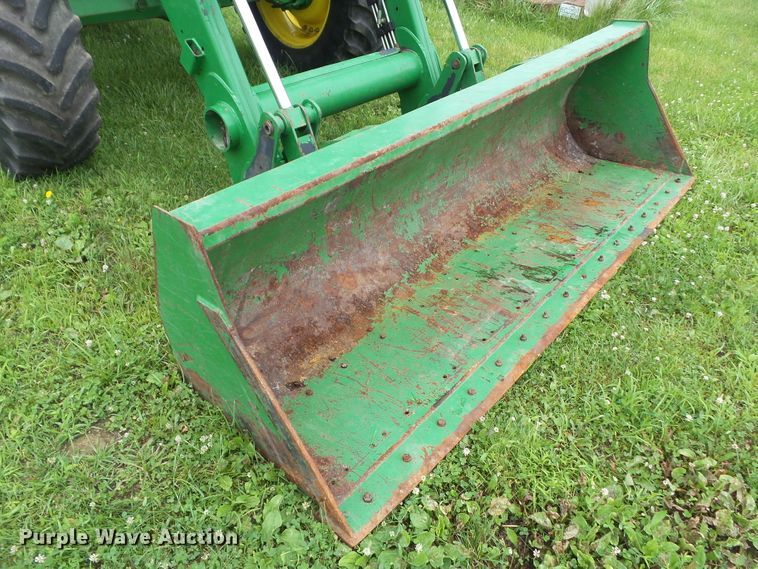 image for item DA7149 2004 John Deere 7220  MFWD tractor