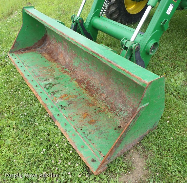 image for item DA7149 2004 John Deere 7220  MFWD tractor