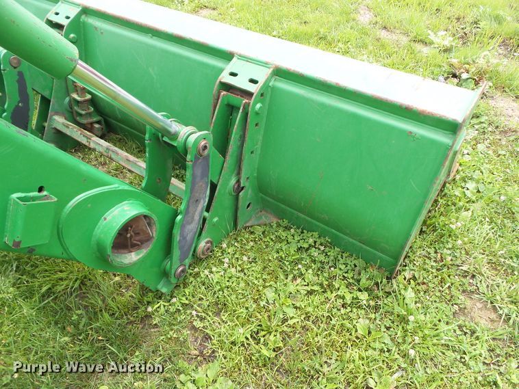 image for item DA7149 2004 John Deere 7220  MFWD tractor