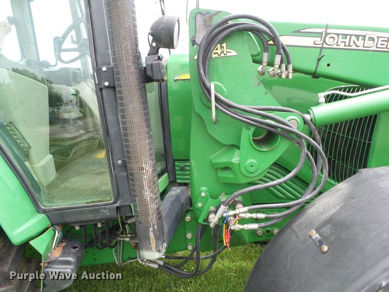 image for item DA7149 2004 John Deere 7220  MFWD tractor