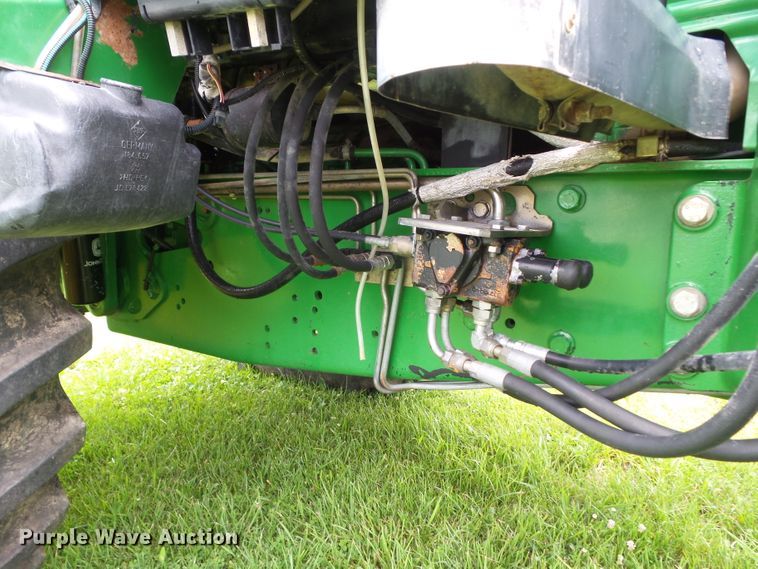 image for item DA7149 2004 John Deere 7220  MFWD tractor