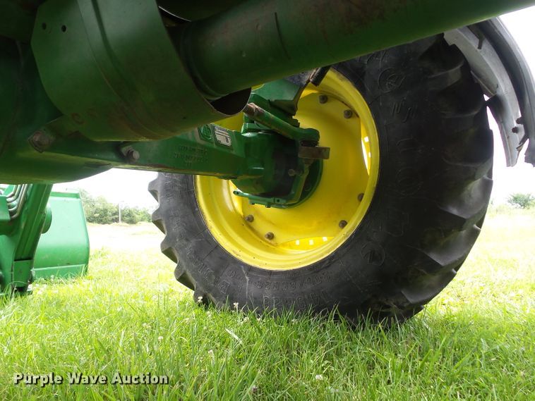 image for item DA7149 2004 John Deere 7220  MFWD tractor